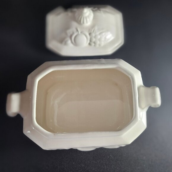 Vintage Himark Kitchen Gourmet White Embossed Fruit Motif Gravy Soup Tureen - Picture 4 of 11